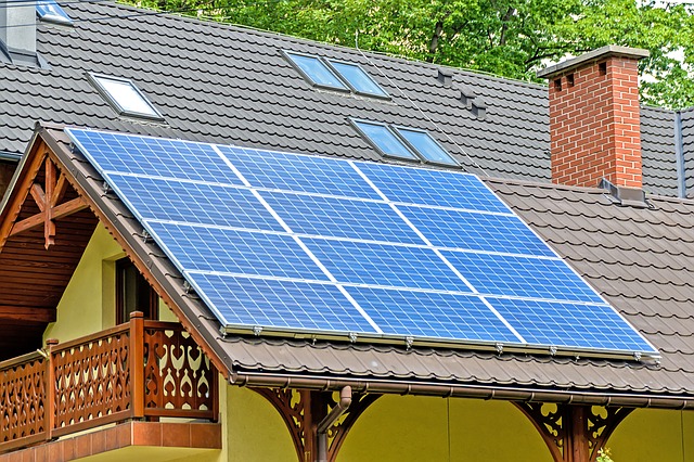 Sonnenkollektoren auf einem Haus