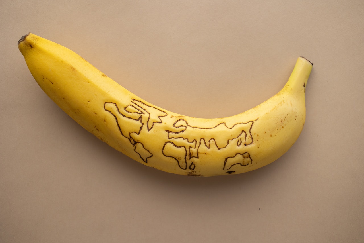 Banane mit Erläuterung zur Fairtrade-Siegel